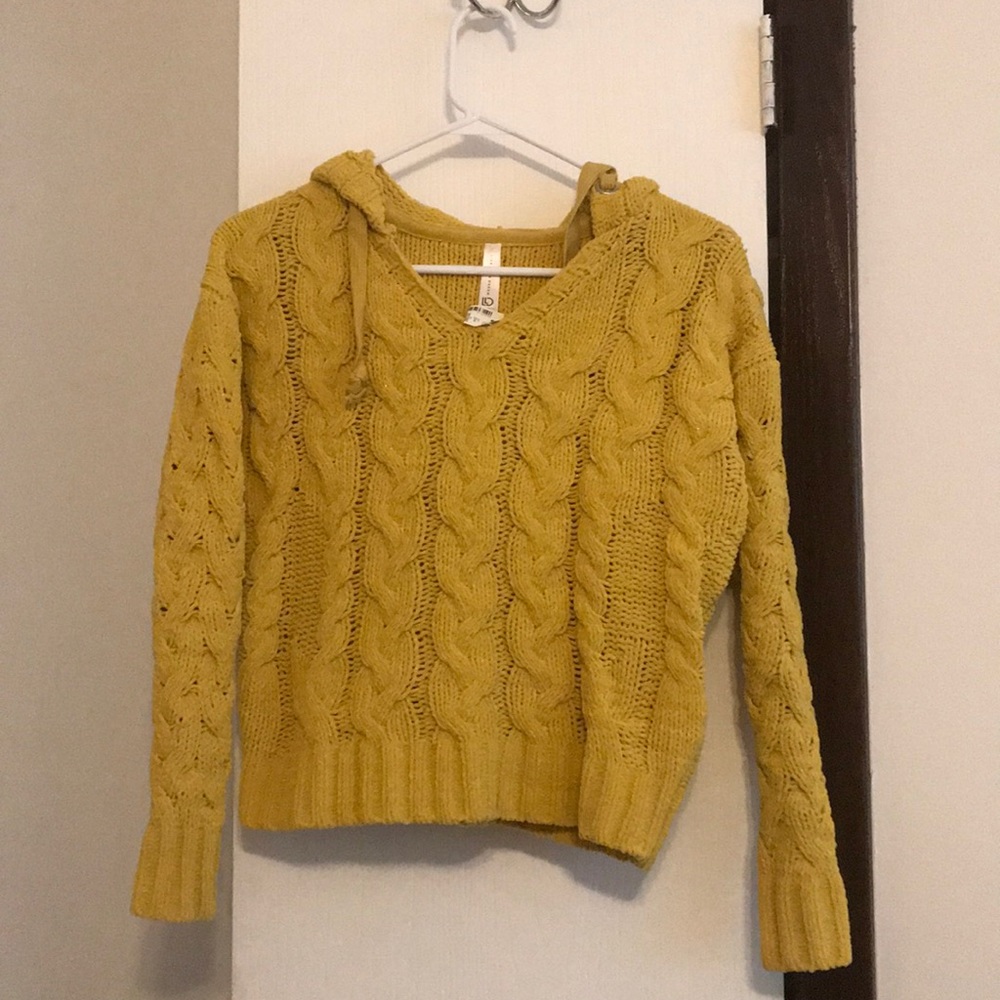 Aeropostale Cropped sweater with hood